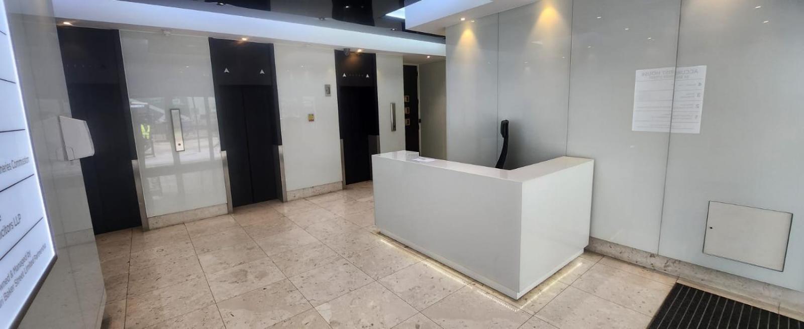 Top Floor Room In Baker St London Exterior photo